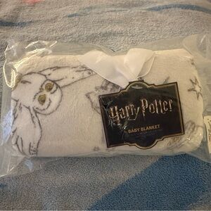 Harry Potter White & Gray Baby Blanket - Hedwig Print
